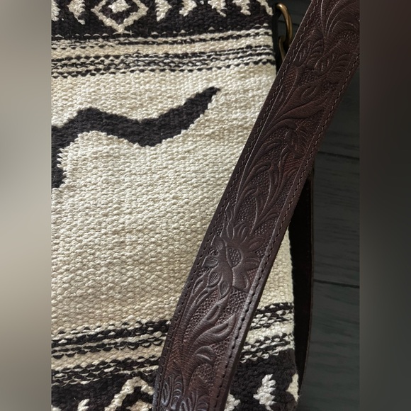 NWOT IDYLLWIND MADRONA LONGHORN WOVEN CROSSBODY BAG - Picture 8 of 10